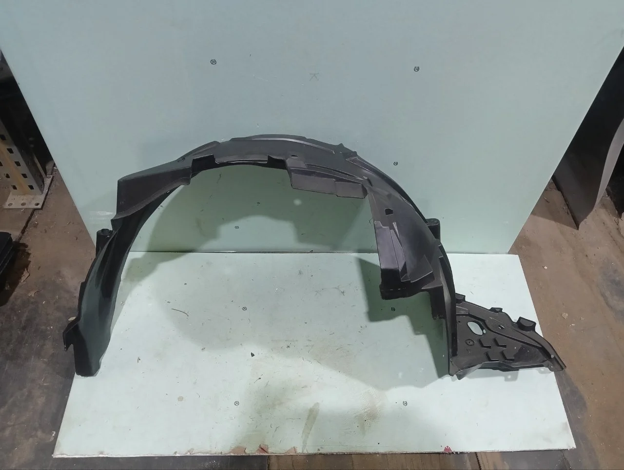 Подкрылок Honda Civic 8 2006-2011 60261SNBJ00ZZ 4D, передний левый