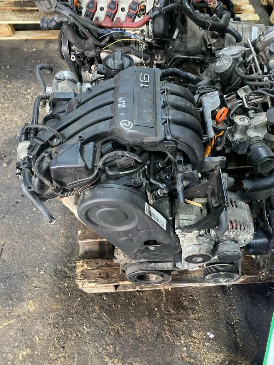 Двигатель Skoda Octavia 2008-2013 06A100043P A5 BSE