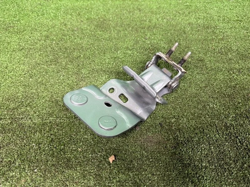 Петля двери багажника Toyota Highlander 2013-2019 688200E130 U50, левая