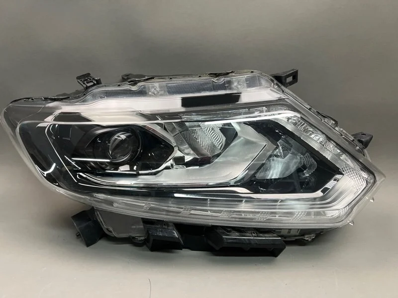 Фара Nissan X-Trail 2013-2017 260104CC6C T32, передняя правая