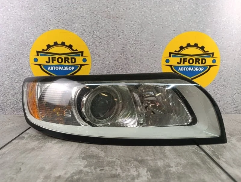 Фара Volvo V50 2009