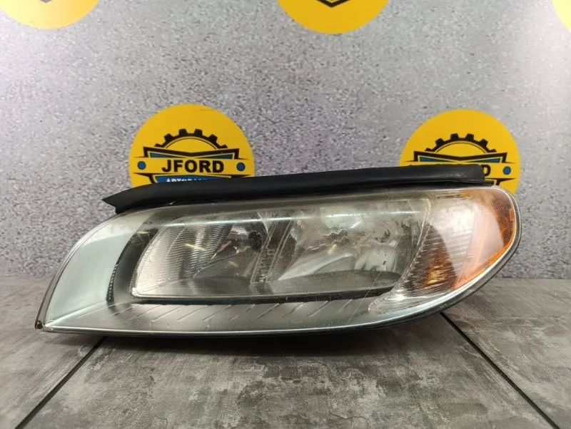 Фара Volvo V70 2008