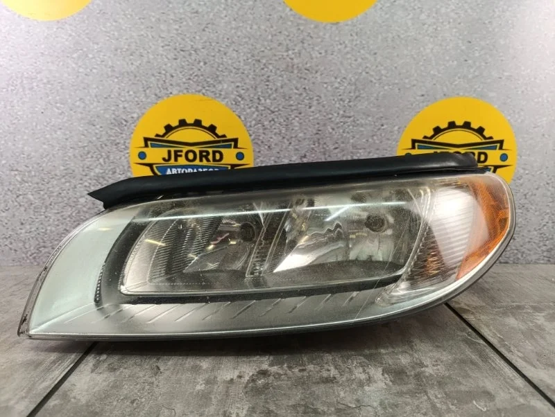Фара Volvo V70 2009 BW69