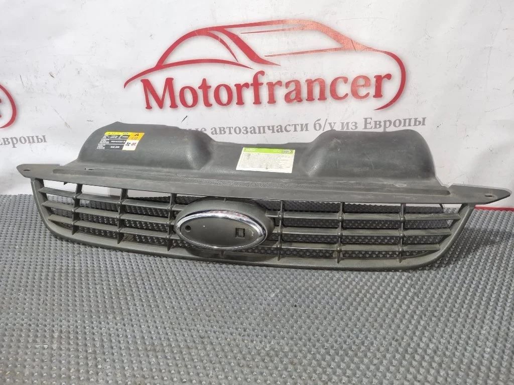Решетка радиатора Ford Focus 8M518200BD 2