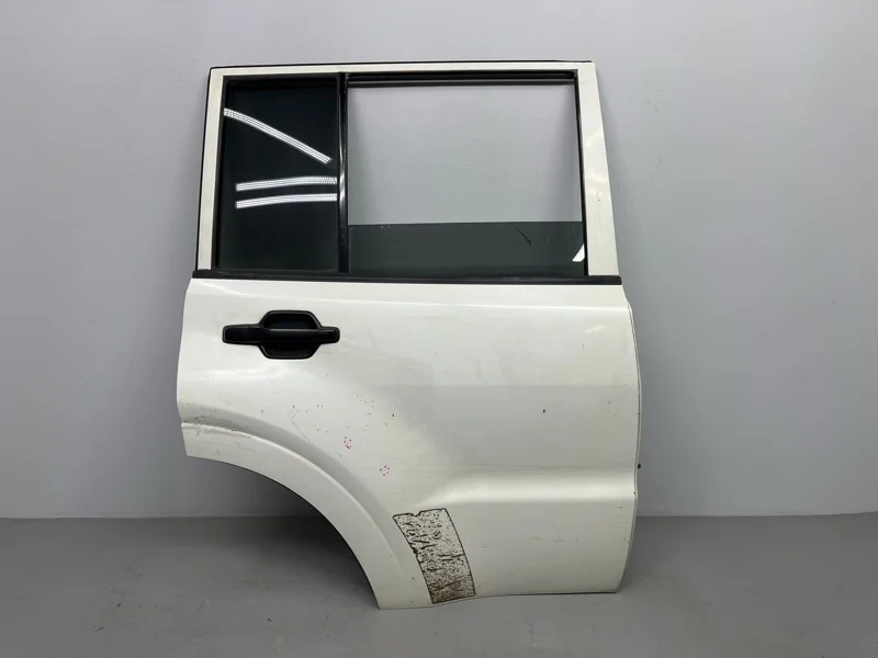 Дверь Mitsubishi Pajero 4 V90