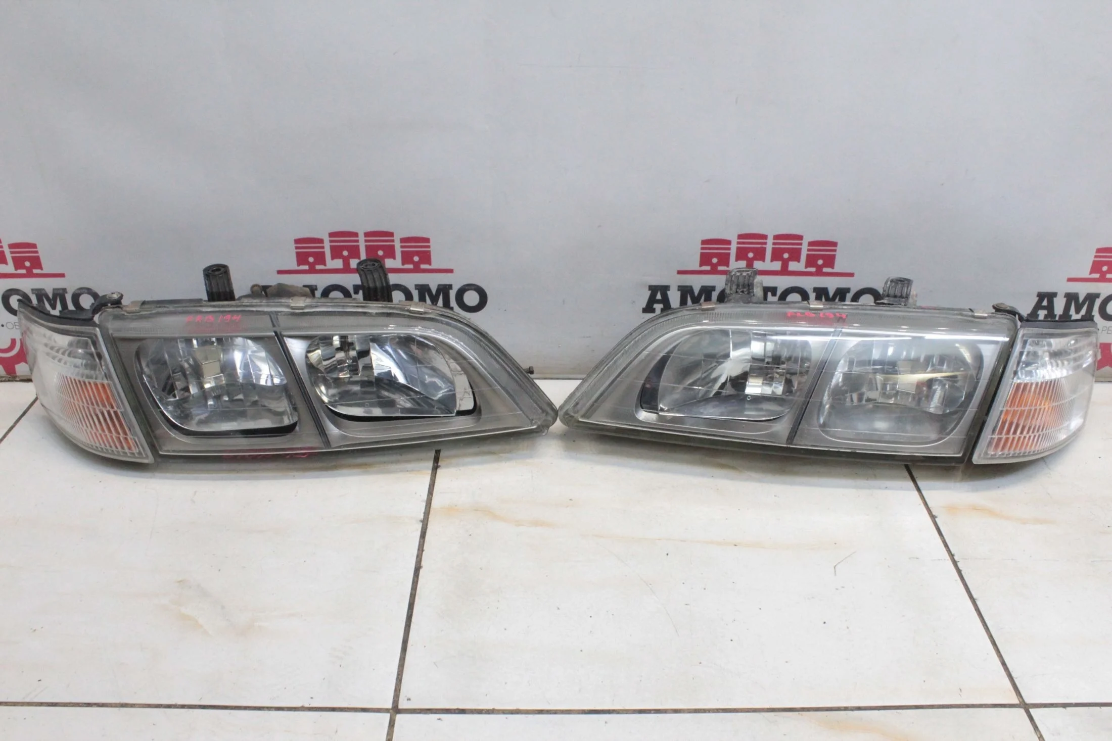 Фара [комплект] Nissan Primera P11E GA16DE 1997