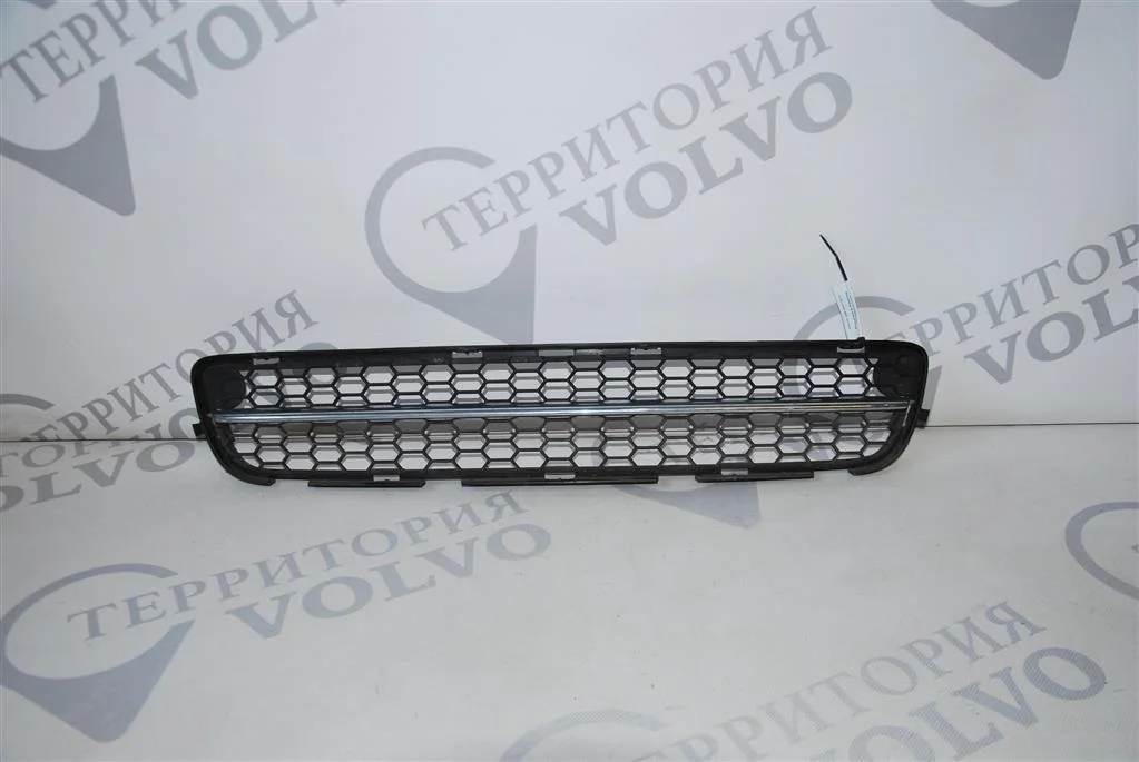 Решетка в бампер центральная VOLVO S80 2013-2016