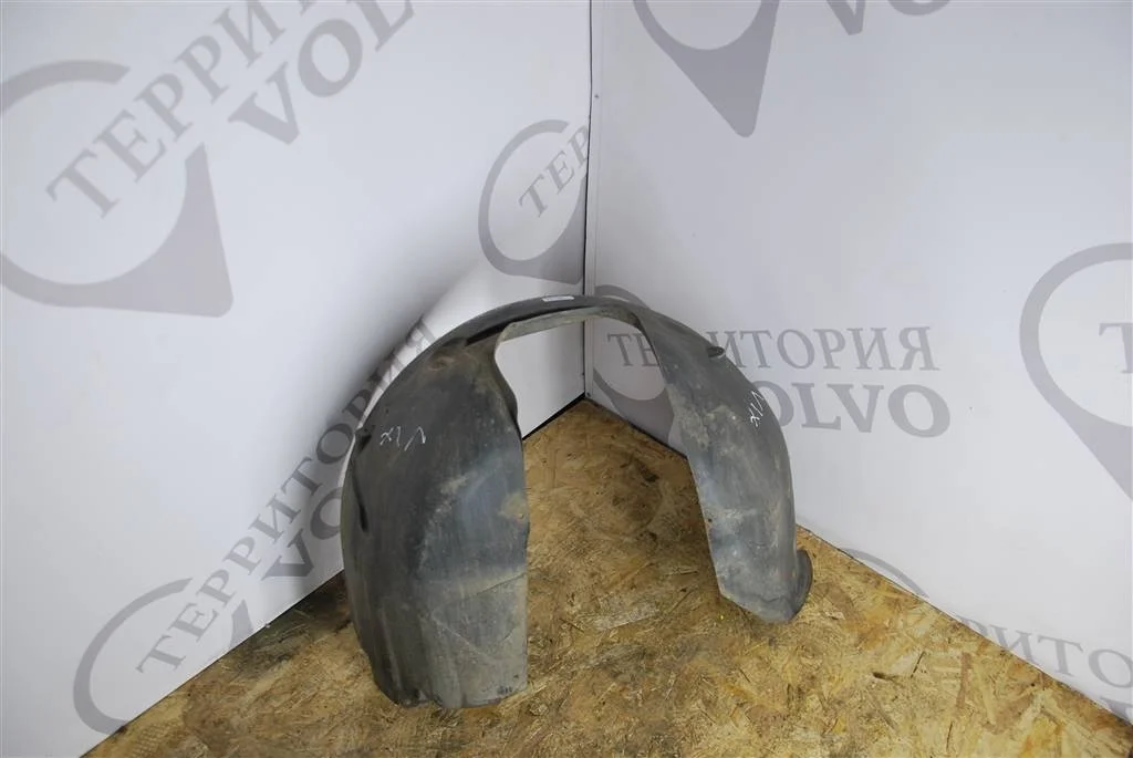 Подкрылок передний правый VOLVO S40 2004-2012