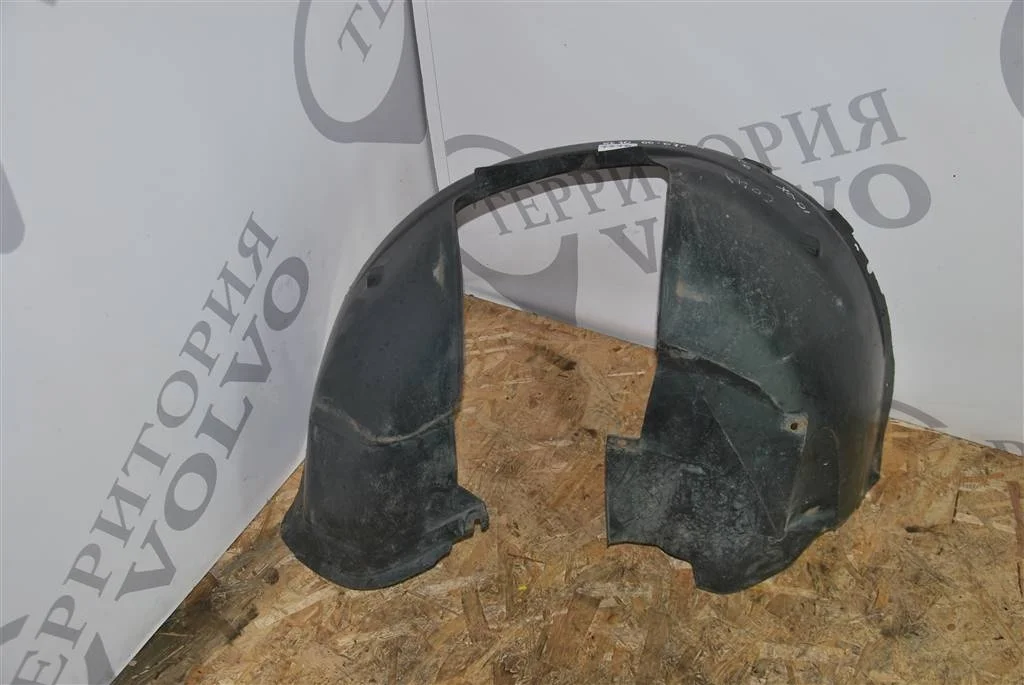 Подкрылок передний левый VOLVO XC70 2004-2007