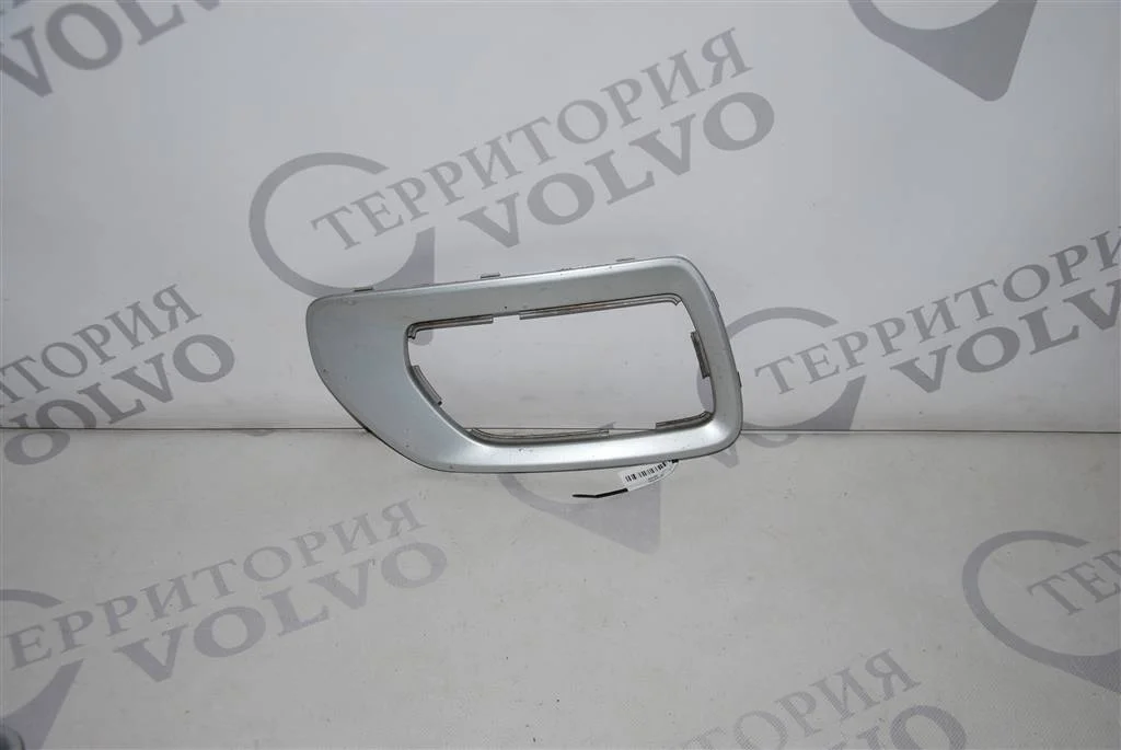 Рамка противотуманой фары левой VOLVO XC70 2008-2013