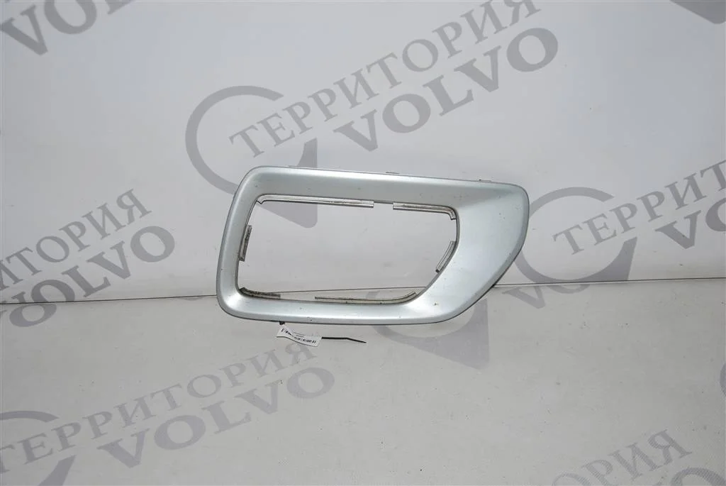 Рамка противотуманой фары правой VOLVO XC70 2008-2013