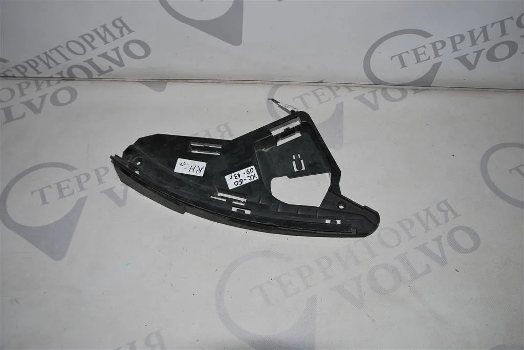 Кронштейн переднего бампера правый VOLVO XC60 2009-2013