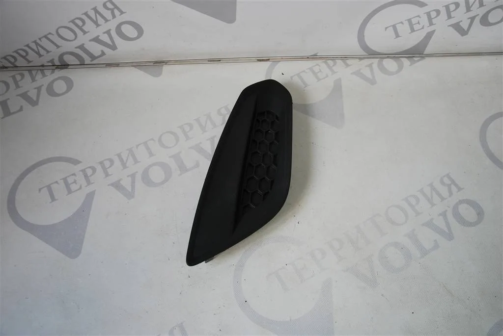Решетка в бампер правая VOLVO S60 2010-2013