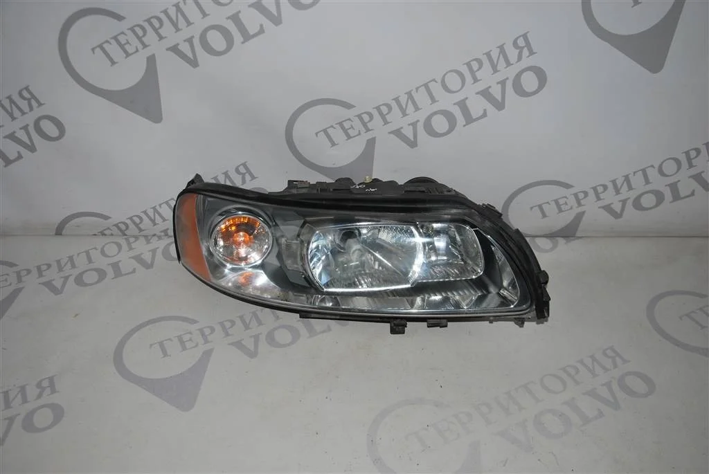 Фара правая ксенон VOLVO XC70 2004-2007