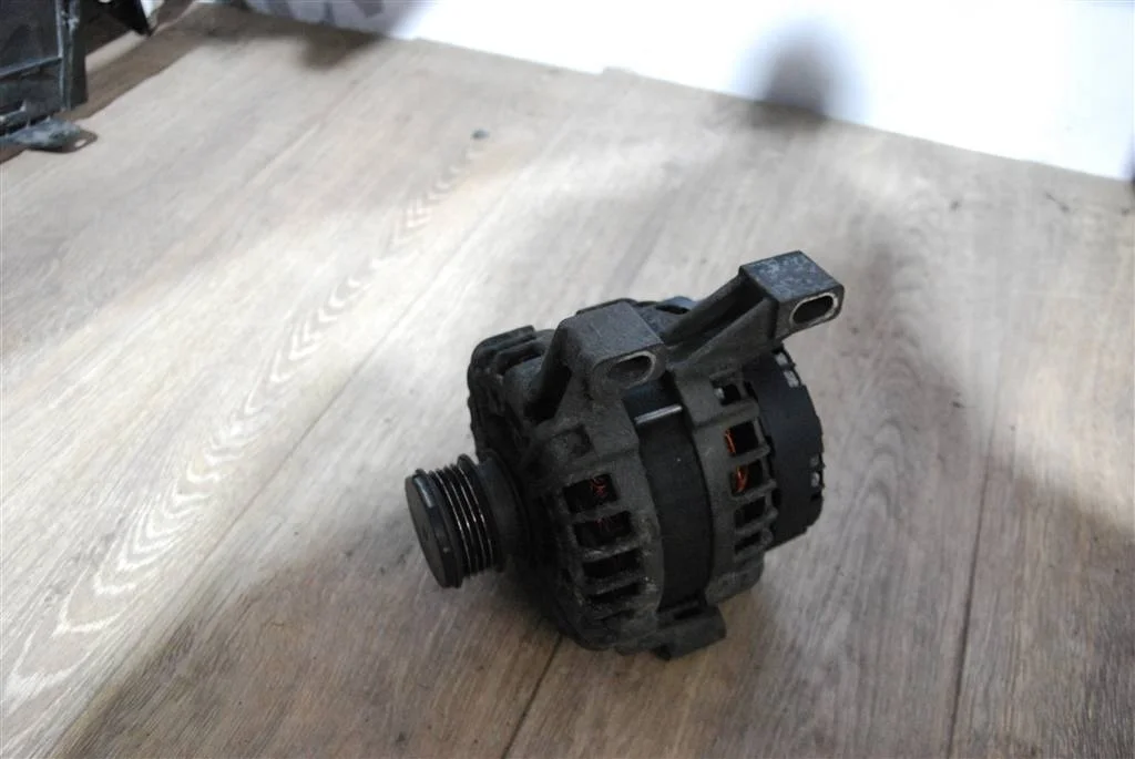 Генератор D5244T VOLVO XC70 2008-2016