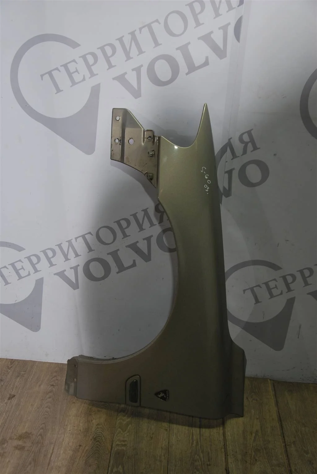 Крыло переднее левое VOLVO S60 2000-2009