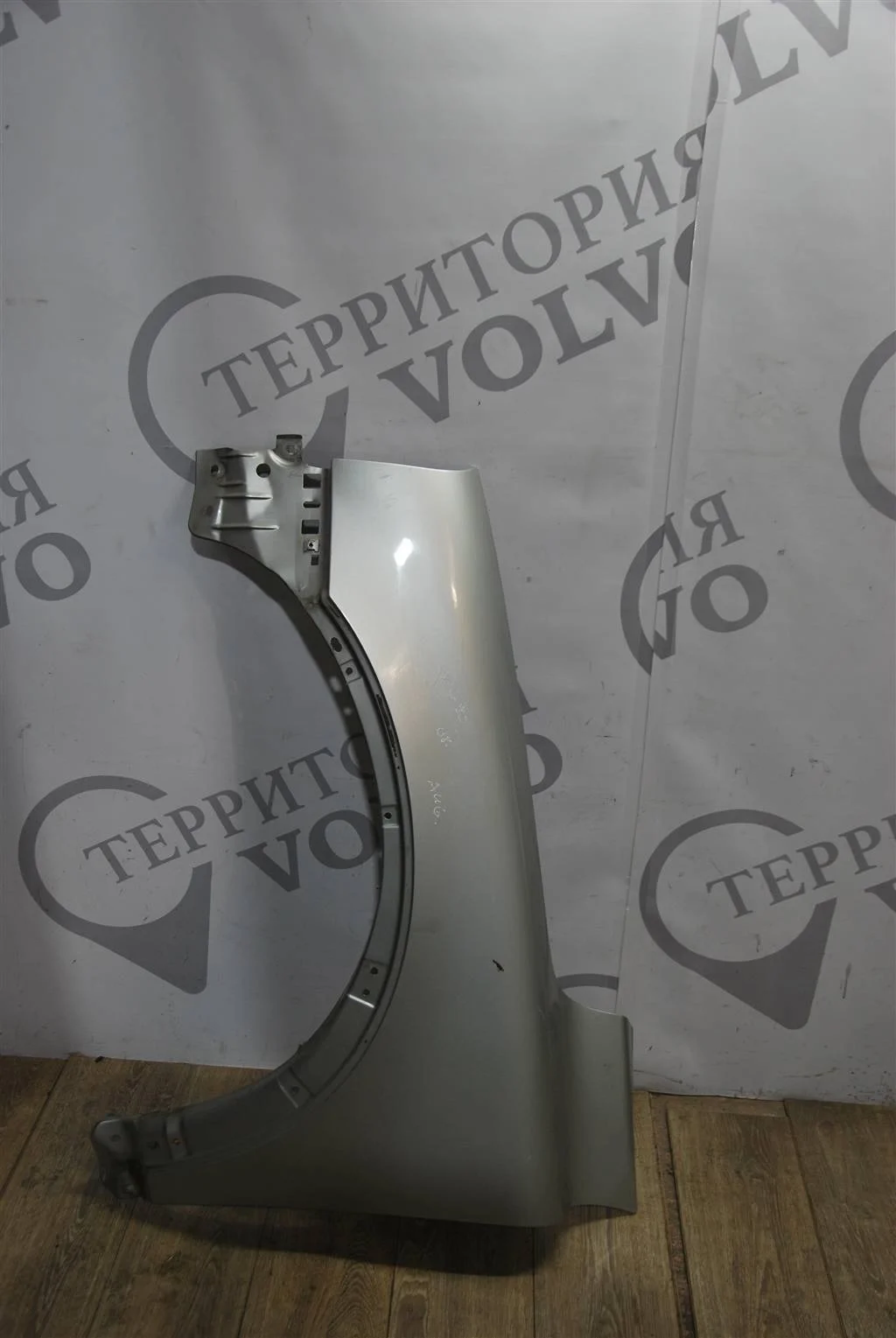 Крыло переднее левое VOLVO XC90 2003-2014