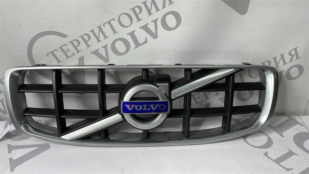 Решетка радиатора VOLVO XC70 2008-2016