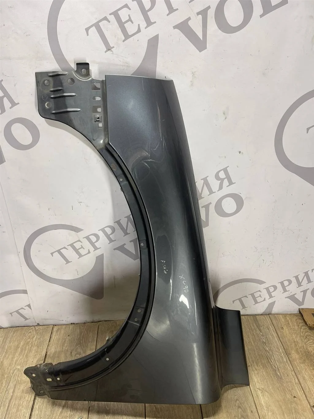 Крыло переднее левое VOLVO XC90 2003-2014