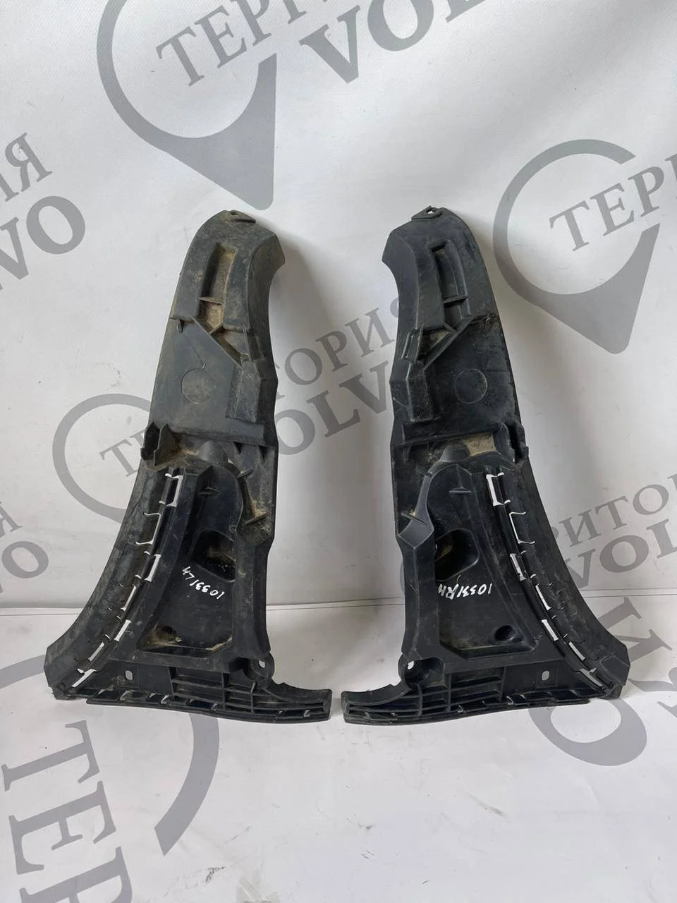 Передний держатель бампрера левый / правый VOLVO XC90 2006-2014