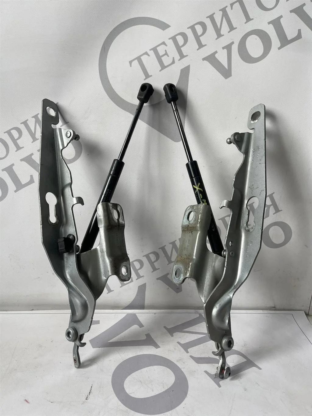 Петля капота VOLVO XC60 2009-2017