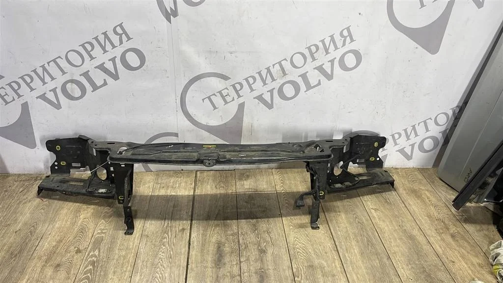 Передняя панель телевизор VOLVO XC90 2003-2014