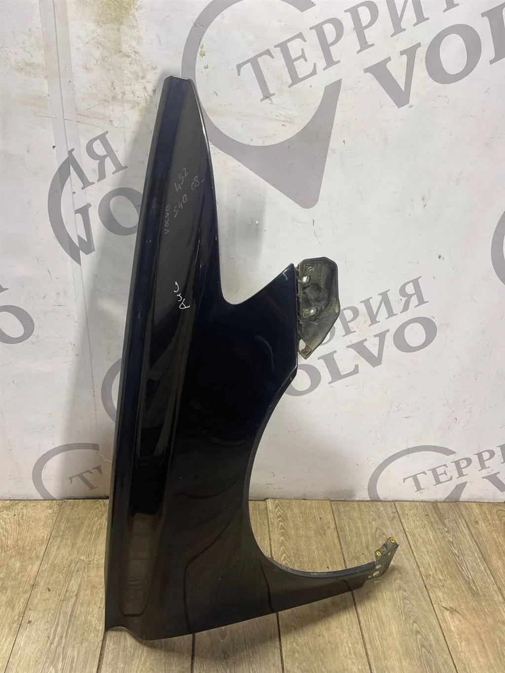 Крыло переднее правое VOLVO S40 2004-2012