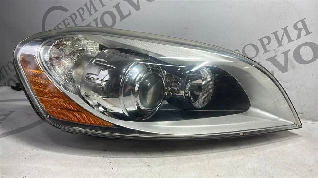 Фара правая ксенон VOLVO XC60 2009-2013