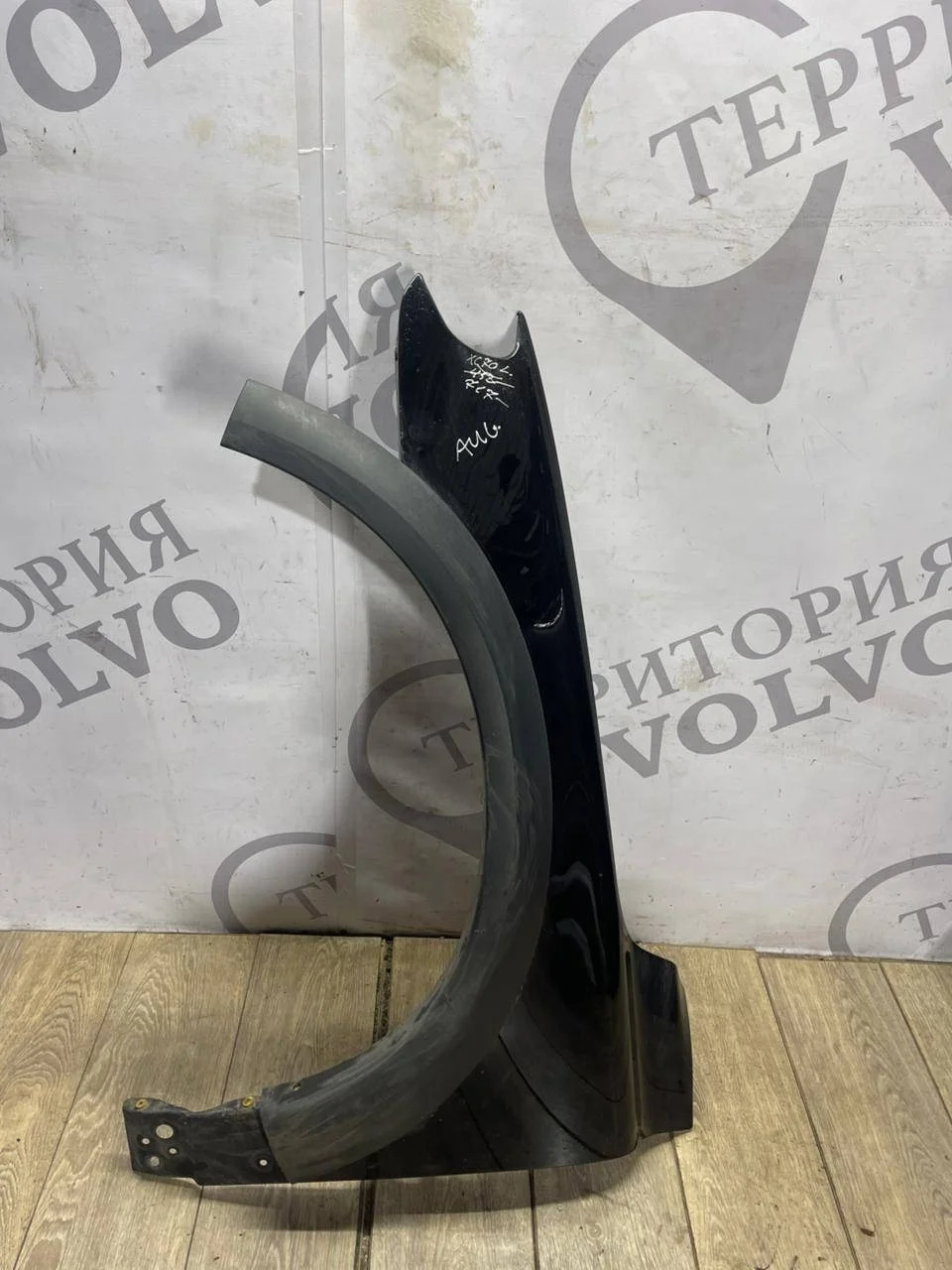 Крыло переднее левое VOLVO XC70 2008-2016