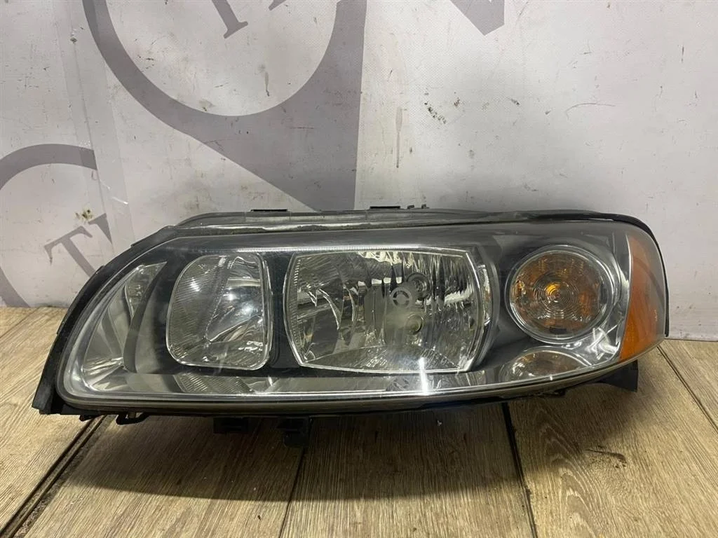 Фара левая галоген VOLVO V70 2004-2007
