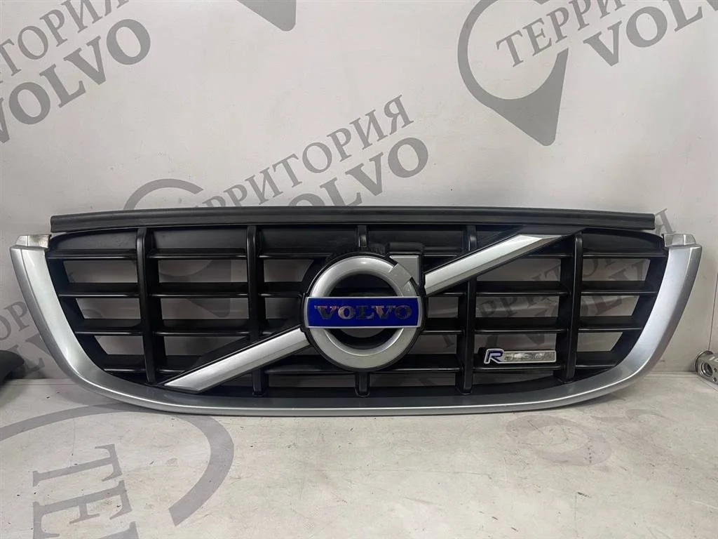 Решетка радиатора VOLVO XC60 2009-2013