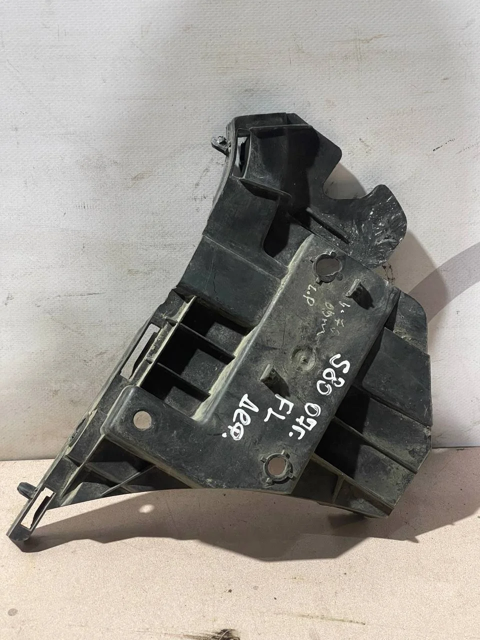 Кронштейн переднего бампера левый VOLVO S80 2007-2013