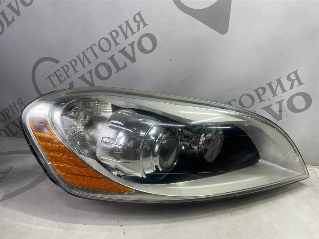 Фара правая ксенон VOLVO XC60 2009-2013