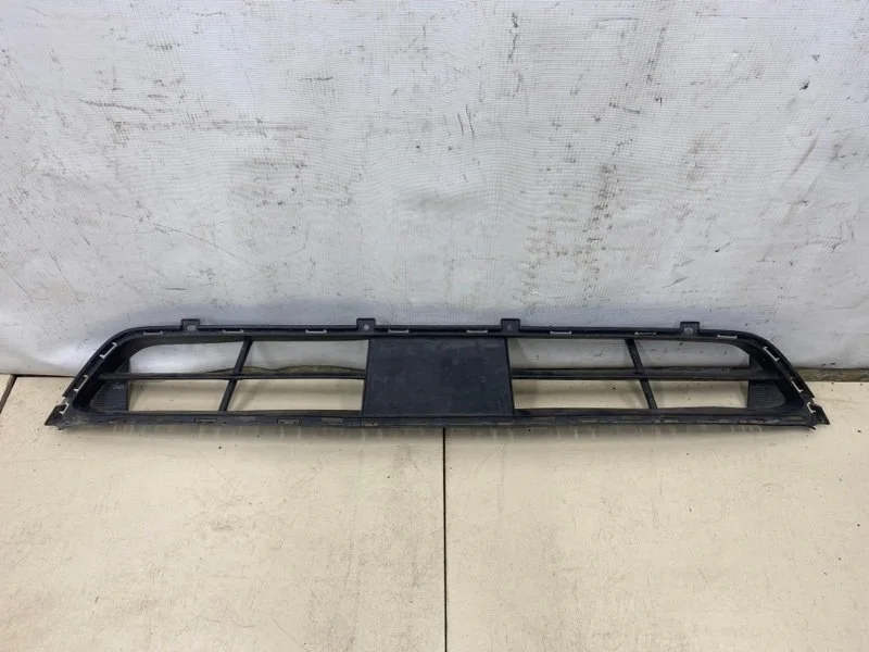 Решетка в бампер центральная передняя Hyundai