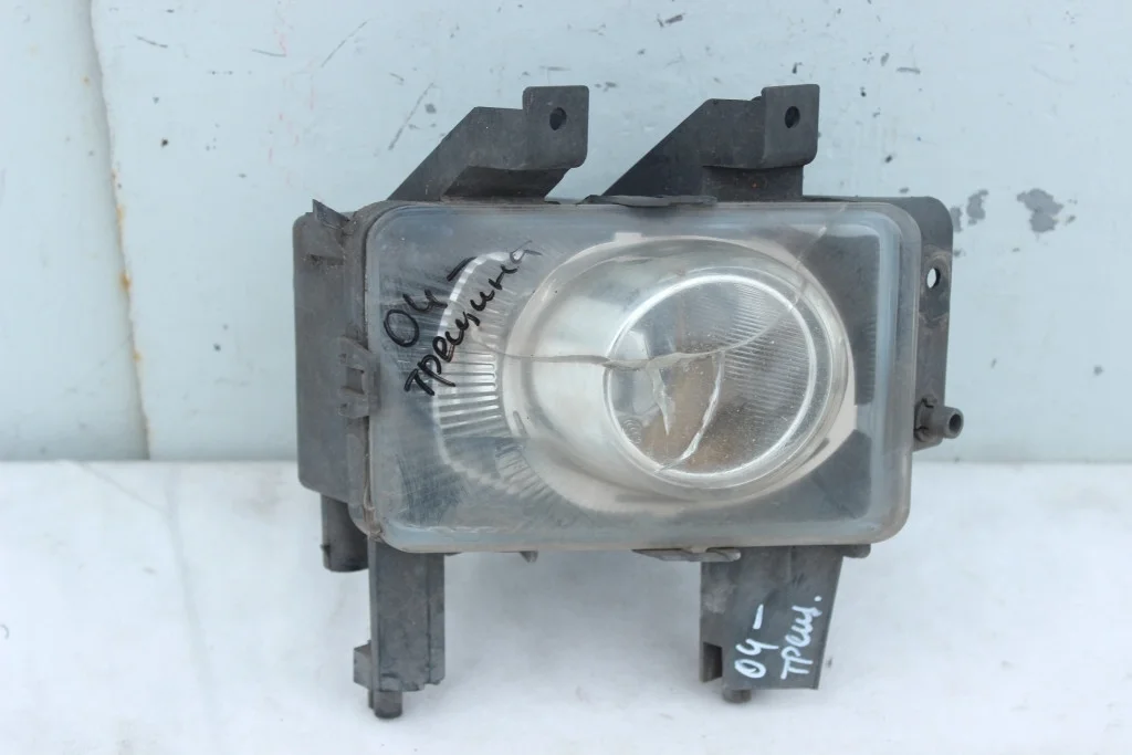 Противотуманная фара R с дефектом Опель Астра Н 04-