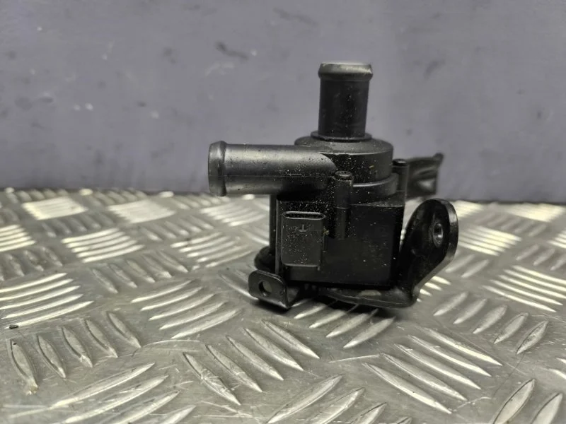 Помпа Audi A5 2012 06D121601 8T CDN