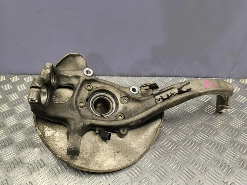 Кулак передний левый Audi A5 2012 4G0407253B 8T CDN