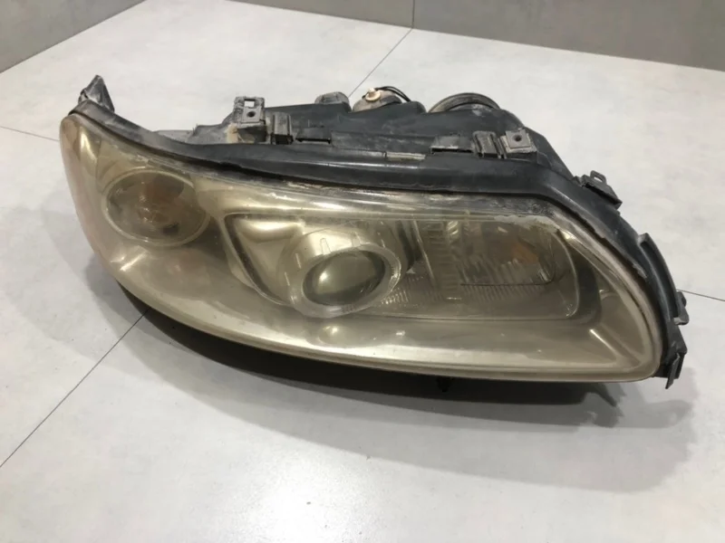 Фара ксеноновая Volvo S60 2008 31111181, передняя правая