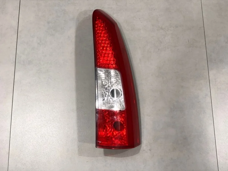 Фонарь Volvo XC70 2007 30655375, задний правый