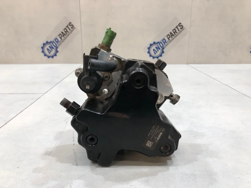 Топливный насос высокого давления Volvo XC90 2012 31303475 D5244T4