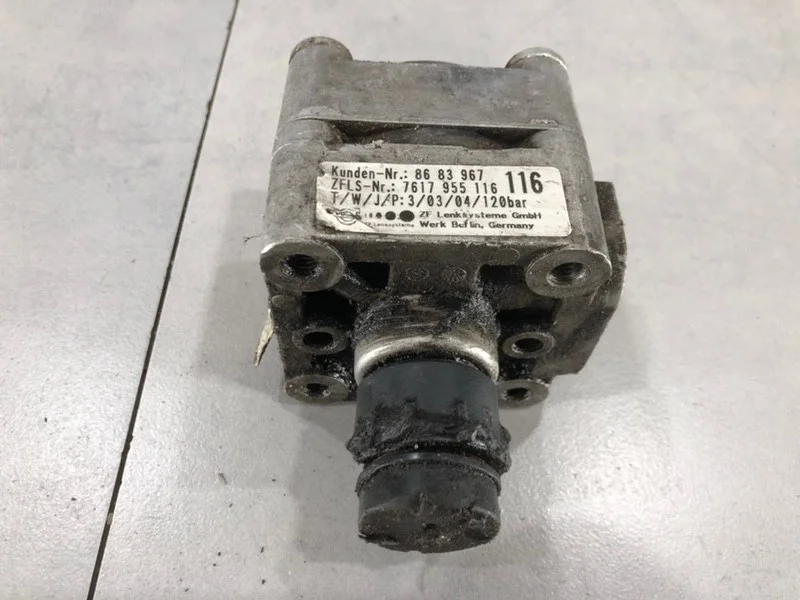 Насос гидроусилителя руля Volvo XC90 8683967