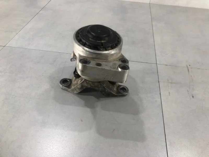 Подушка двигателя Volvo XC60 31262708, правая