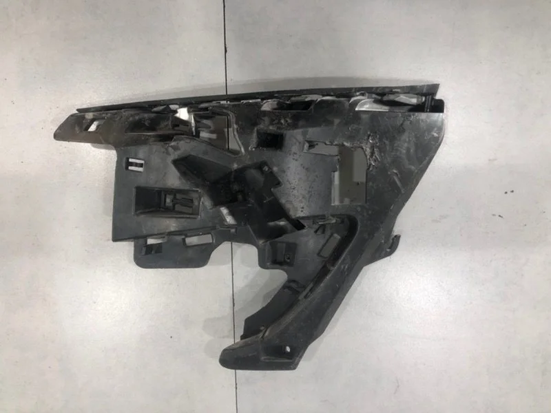 Кронштейн форсунки омывателя Volvo S60 2011 31323425, левый