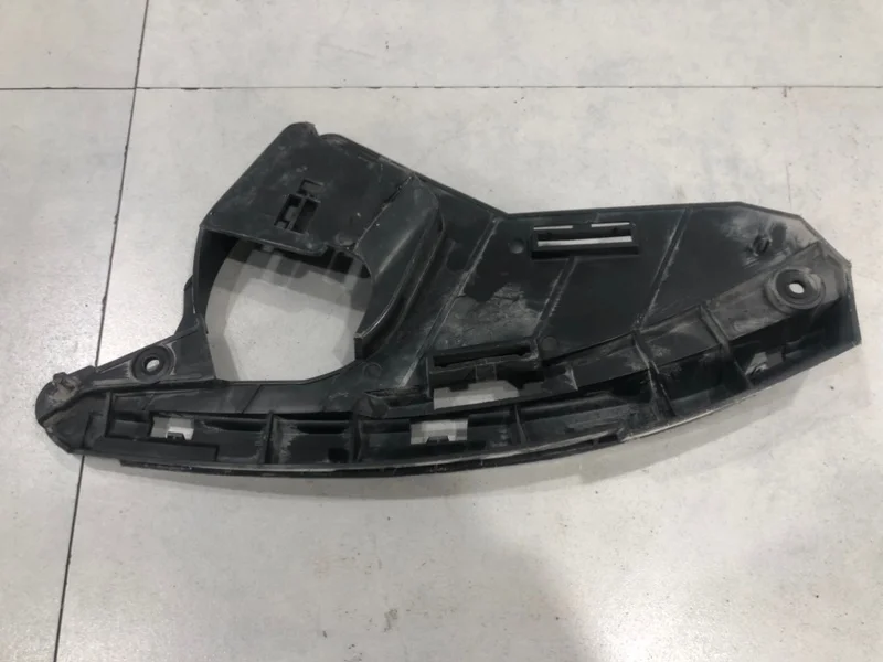 Кронштейн переднего бампера Volvo XC60 30763434, правый