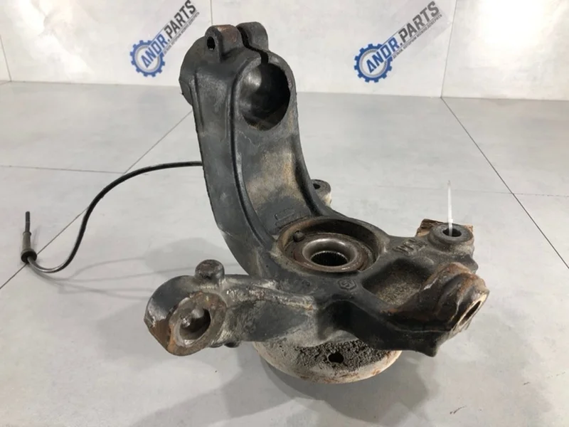 Кулак поворотный Volvo S60 2008 6G913K171A B5254T2, передний левый