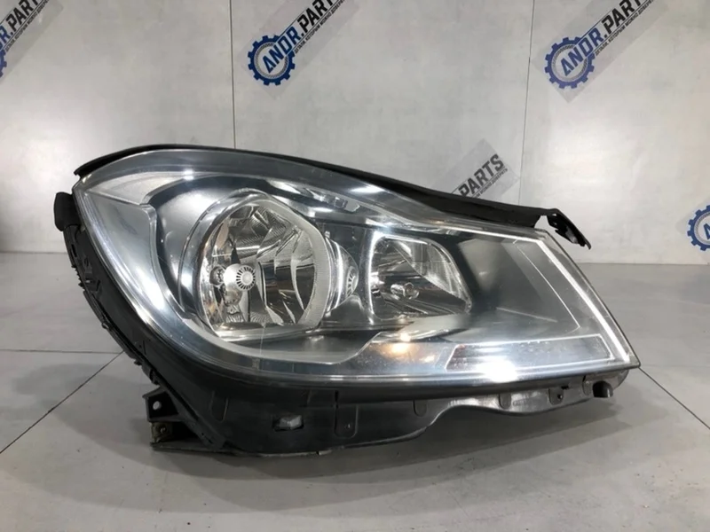 Фара галогеновая Mercedes C 2011 2048205259 W204, передняя правая