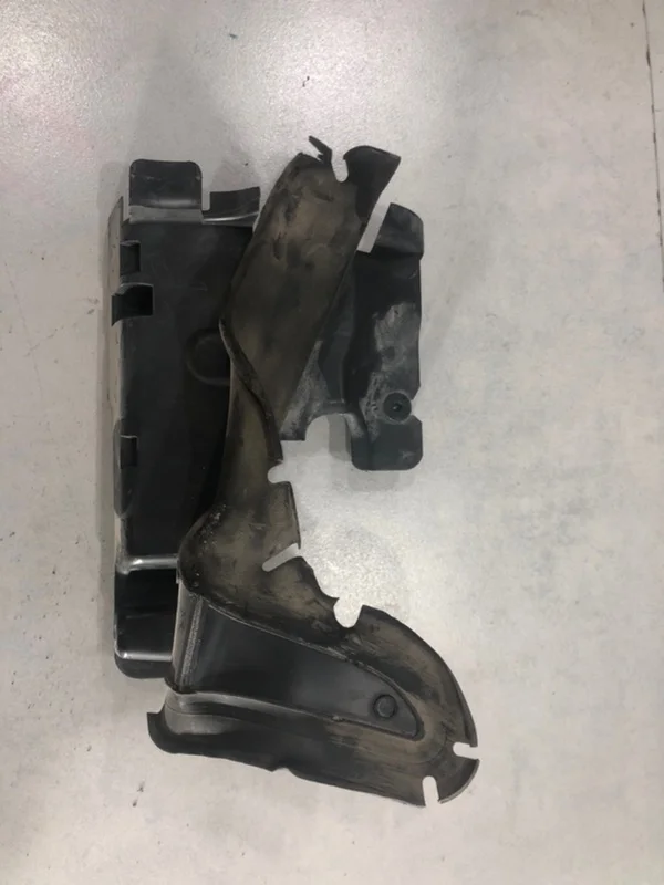 Кронштейн переднего бампера Volvo XC60 31294172, левый