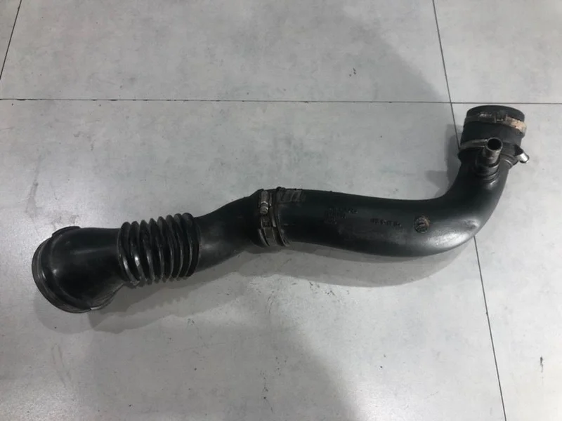 Патрубок интеркулера Volvo XC90 30714480