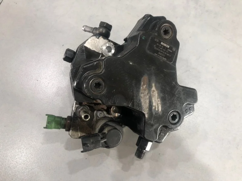 Топливный насос высокого давления Volvo XC90 8692521 D5244T4