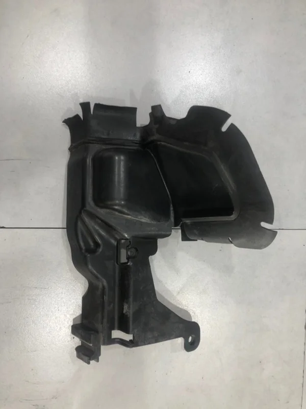 Дефлектор радиатора Volvo S60 2011 30796466, левый